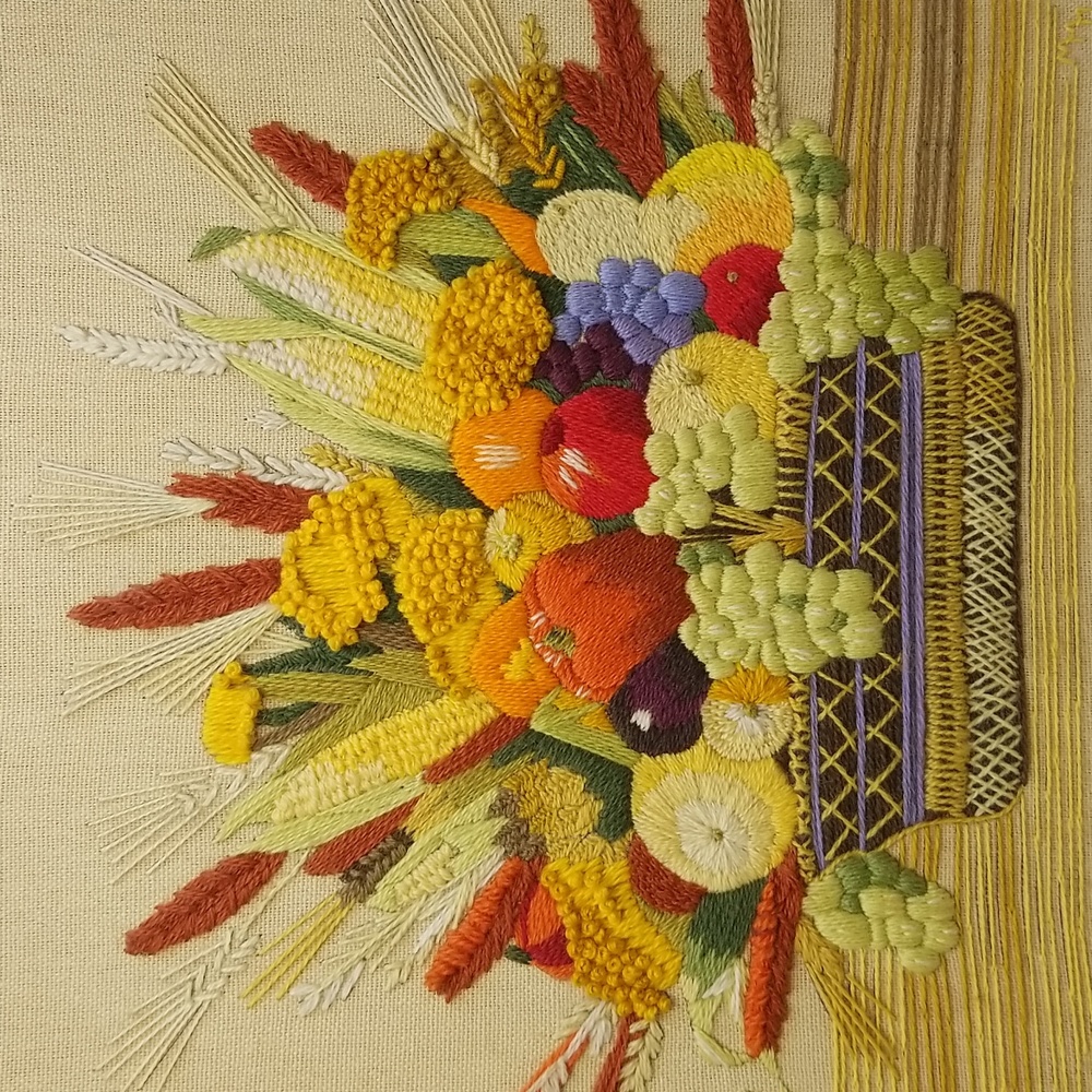 Large Vintage Crewel Embroidered Fruit Vegetable Basket Wall Hanging Pic… - Picture 16 of 17